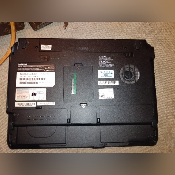 Toshiba laptop 💻 - Picture 6 of 8